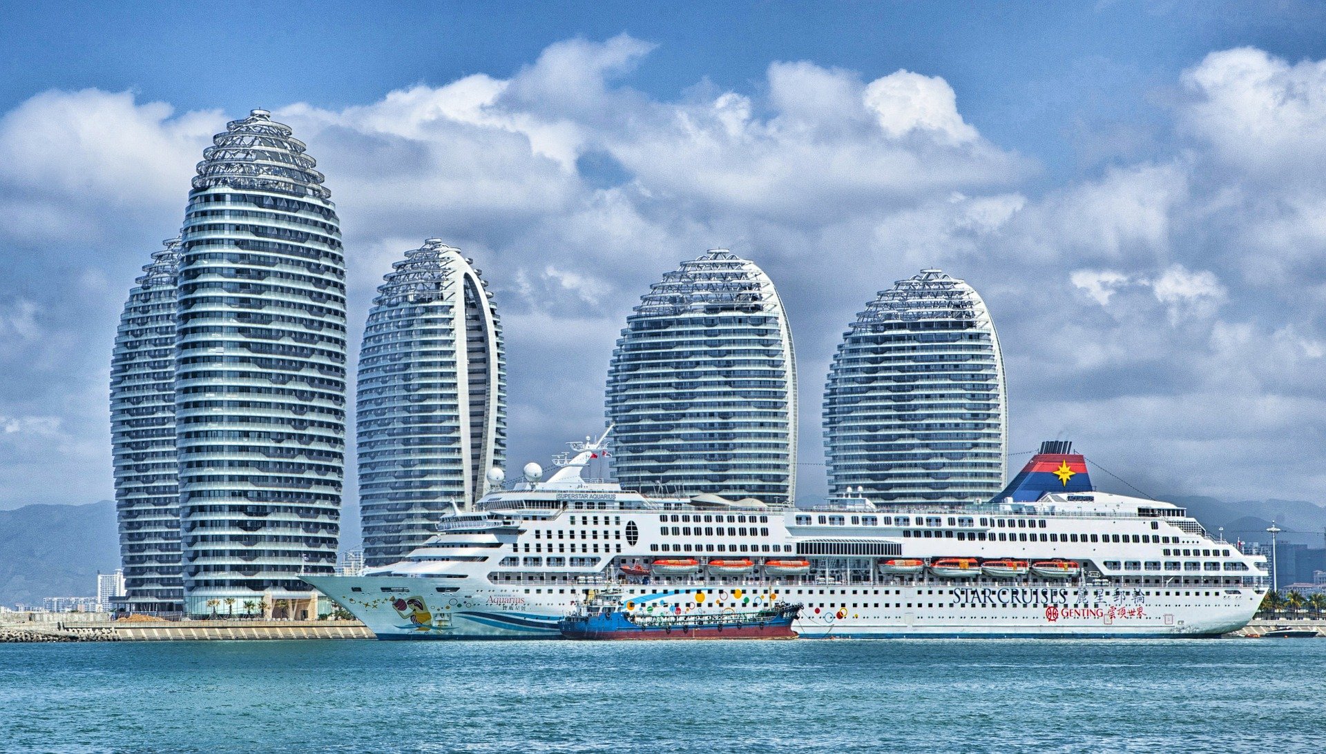 Hainan skyscrapers ans ship