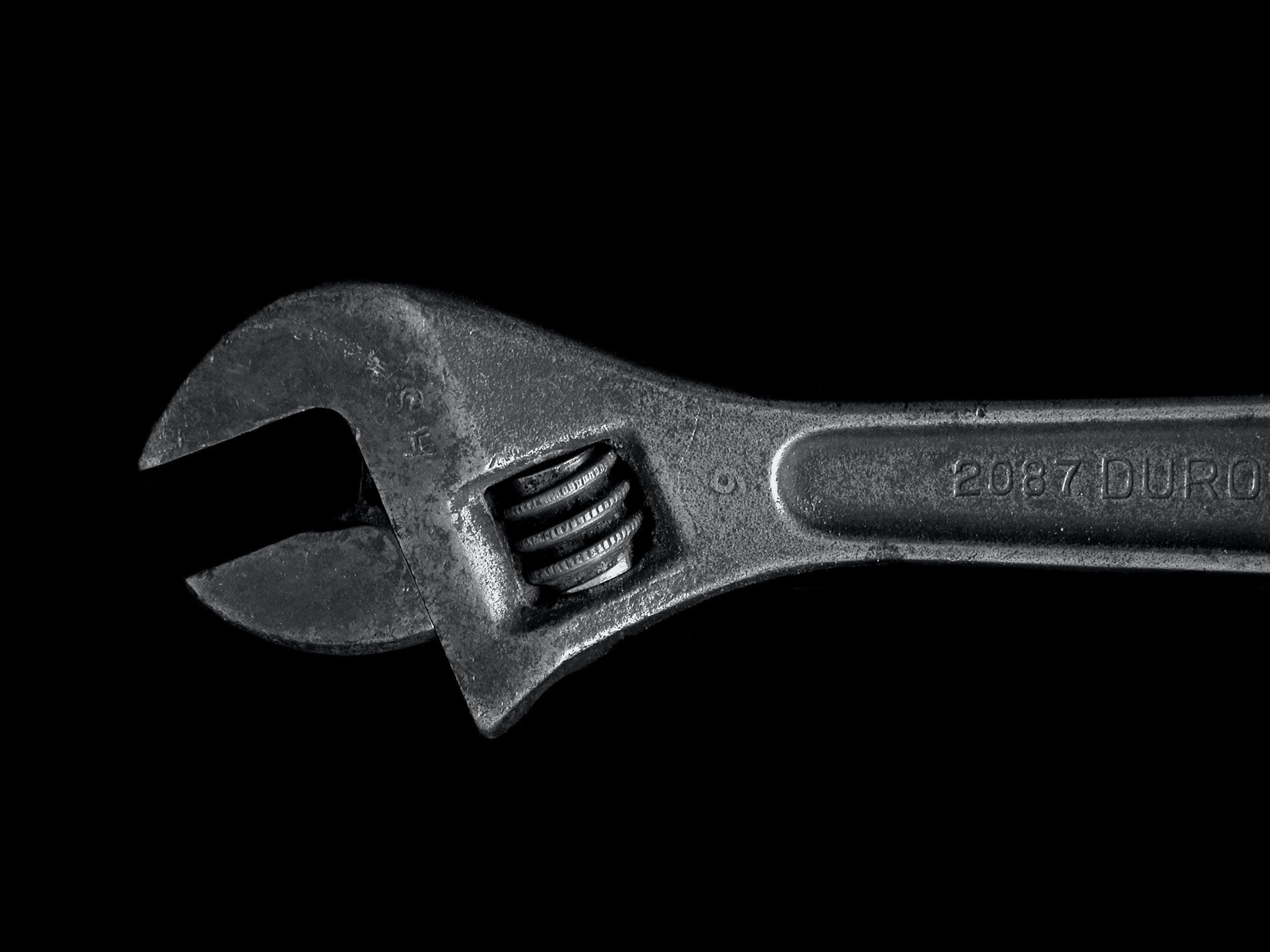 Adjustable wrench